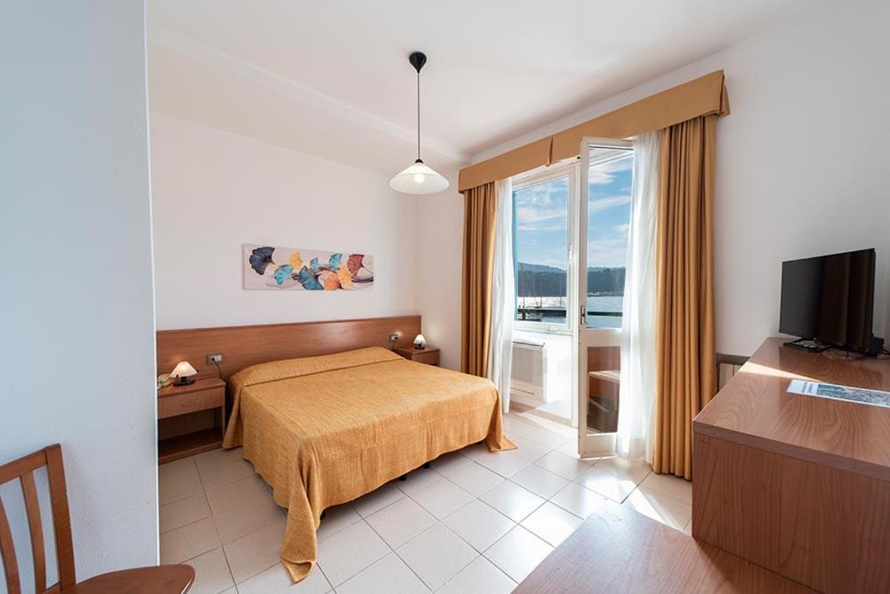 Hotel Belmare Порто-Аццурро Екстер'єр фото
